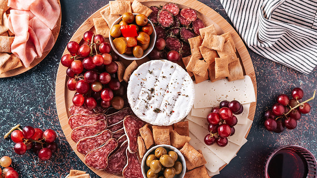 Here S How To Make The Perfect Christmas Grazing Platter