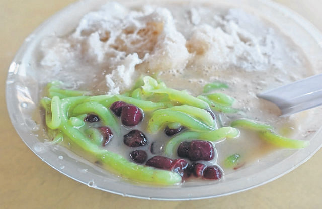 15 yummy foods and drinks to keep cool in hot weather chendol.jpg