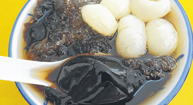 15 yummy foods and drinks to keep cool in hot weather grass jelly.jpg