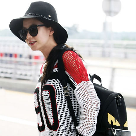 See what Asian stars Song Ji Hyo Jiang Yiyan wore THUMBNAIL