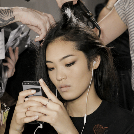 4_tricks_to_treat_an_oily_scalp_with_dry_hair_t