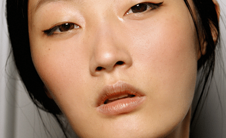 This trick brightens skin and shrinks pores in just 1 minute