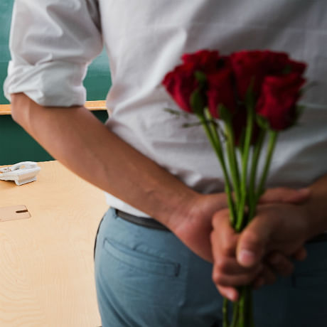 ways to make an office romance work THUMBNAIL
