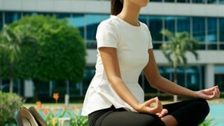 ways to practice mindfulness in the workplace THUMBNAIL