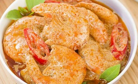 RECIPE: Curry prawns with coconut rice