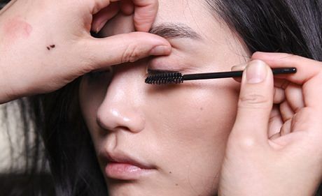 How to keep any mascara from looking clumpy on your eyelashes
