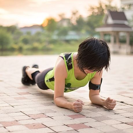 VIDEO: How to do a proper plank to avoid hurting yourself 
