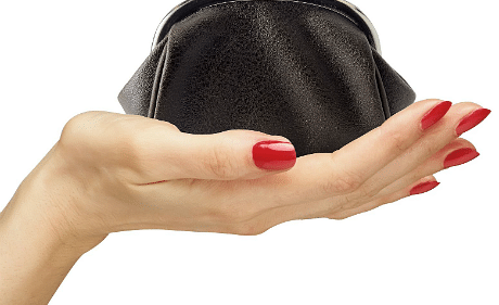 womans_purse_with_money_savings