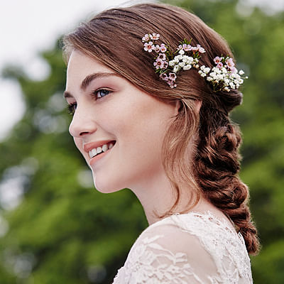 5 tips to choosing the right makeup artist for your wedding thumbnail