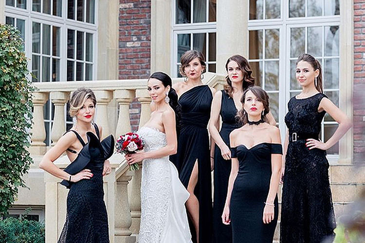 10 Photo Ideas With Your Bridesmaids That Are Totally #Squadgoals - Her ...