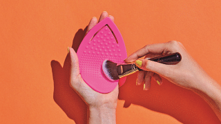 beautyblender-washboard-clean-makeup-brushes-tools