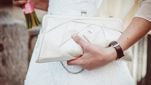 bridal_clutch_essentials