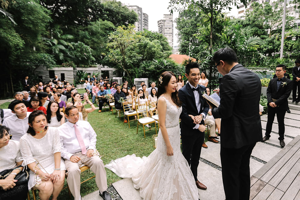 A luxe, rustic green, gold and white wedding at the Grand Hyatt ...