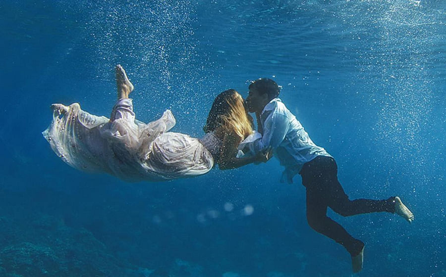 Underwater wedding portraits! 7 things you should know before diving in