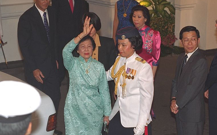 Mrs Wee Kim Wee waving