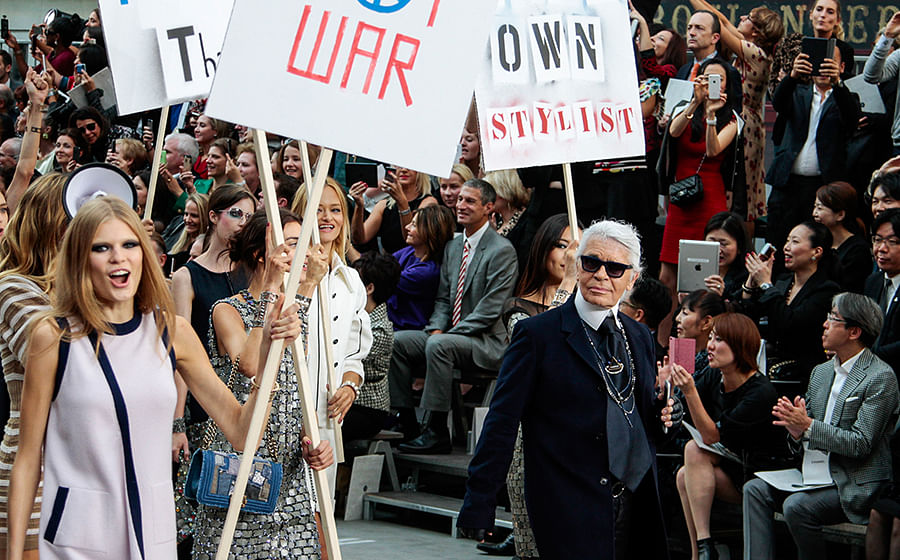 Cara Delevingne and Penelope Cruz Walk Karl Lagerfelds Final Chanel Show  at Paris Fashion Week