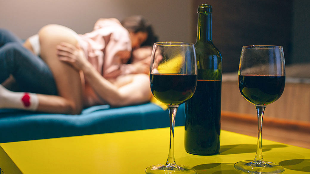 Hd Sleeping Sex Drinks - True story: â€œI can't enjoy sex unless I'm drunkâ€ - Her World Singapore