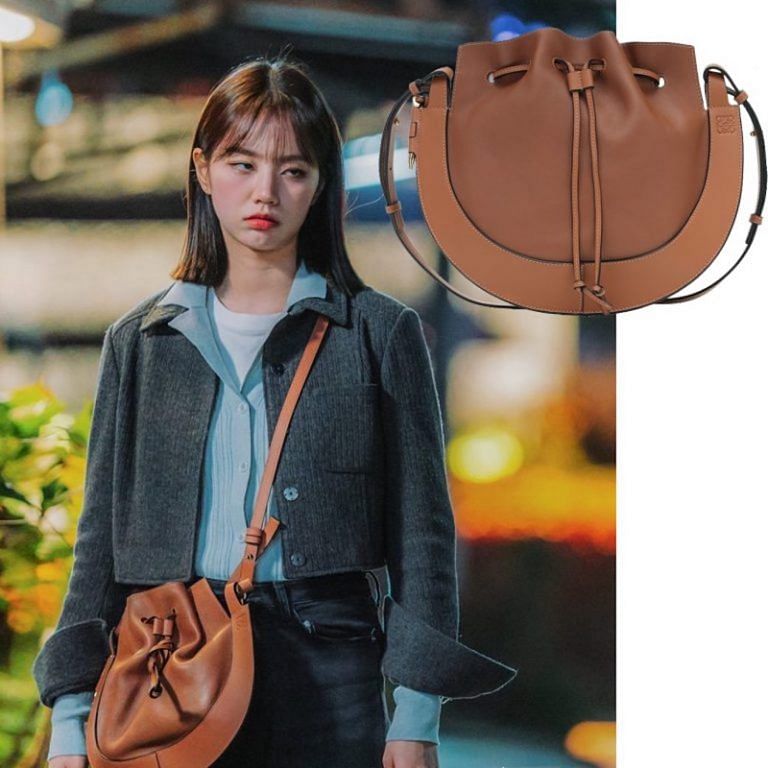 Kdrama_Fashion on X: Hyeri carried VALENTINO GARAVANI Mini VSling Grainy  Calfskin Handbag €1,785 in tvN My Roommate Is A Gumiho Ep 16. Cr:    / X