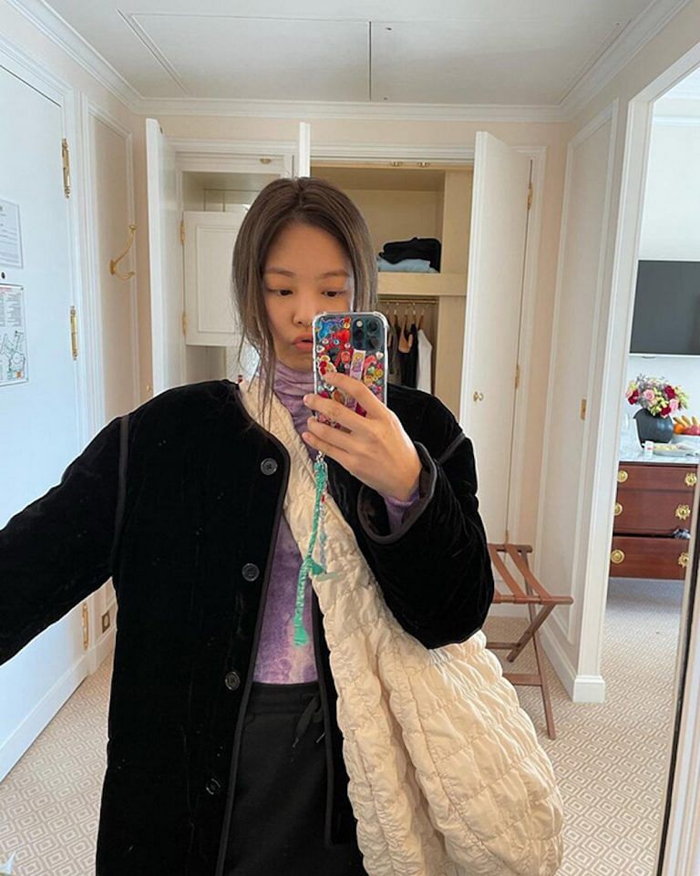 Pin by 🥀 on Jennie Kim  Womens designer bags, Fancy bags