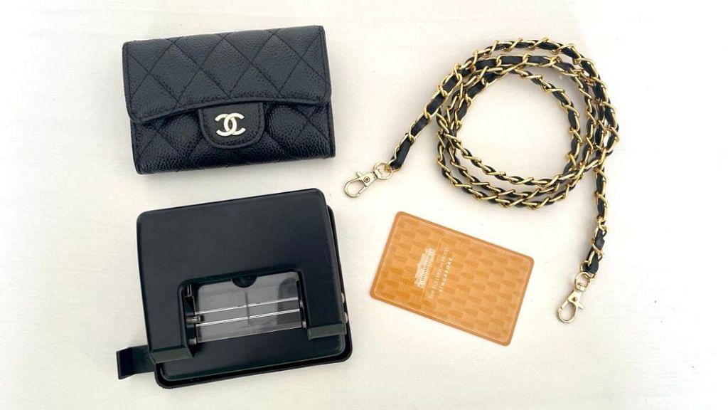 Easily transform your wallet into a cutesy micro bag with this hack