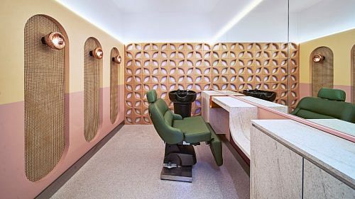We tried this business class-like hair salon in Orchard Road and it’s impressive