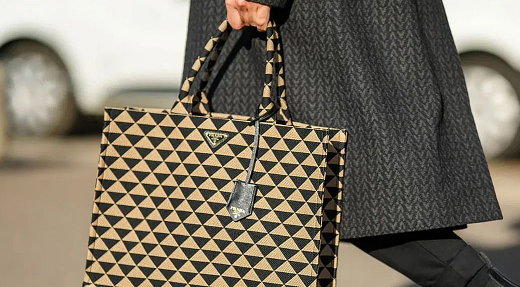 6,214 Louis Vuitton Shoulderbag Stock Photos, High-Res Pictures, and Images  - Getty Images