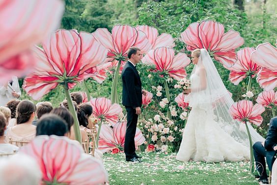 Fun & Magical: 30 ways for a Alice in Wonderland themed wedding