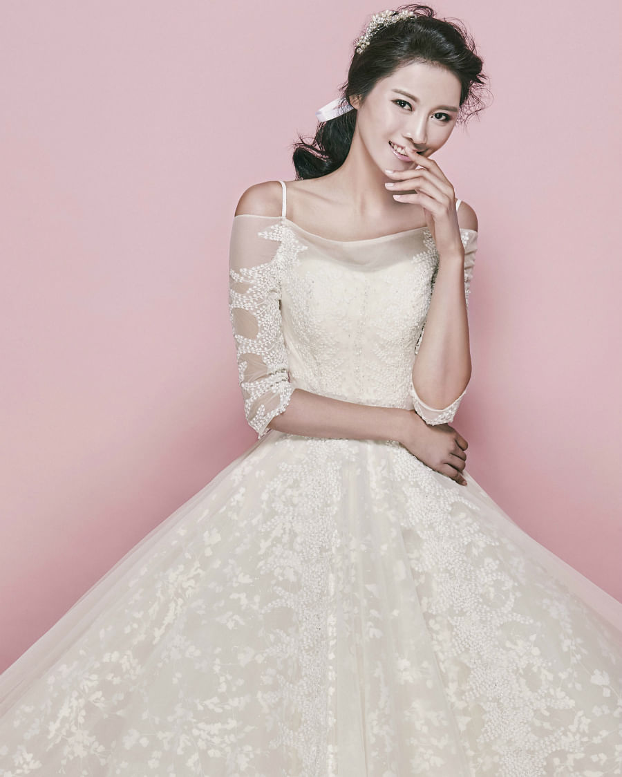  Korean  bridal  inspo 10 elegant wedding  dresses for the 