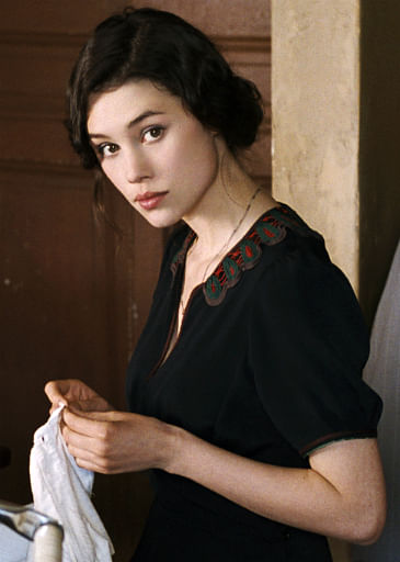 Astrid Berges-Frisbey in La Fille du puisatier, The Well-Digger's Daughter