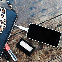 Charge your mobile phone with MightyPurse THUMBNAIL