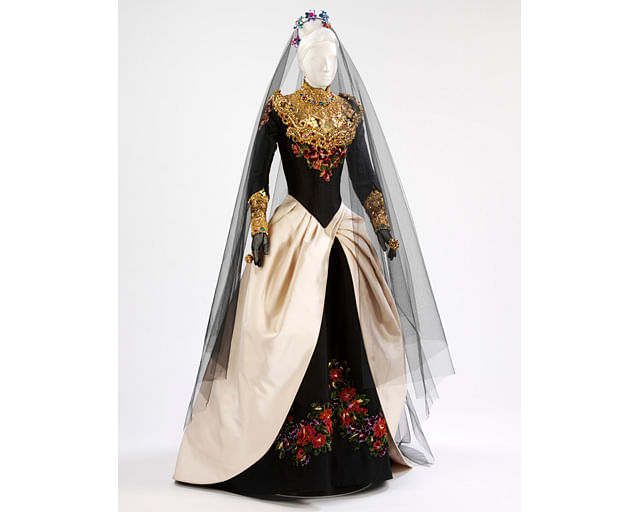 Elizabethan Era Wedding Dresses