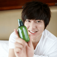 Lee Min Ho shopping at innisfree Singapore T.png