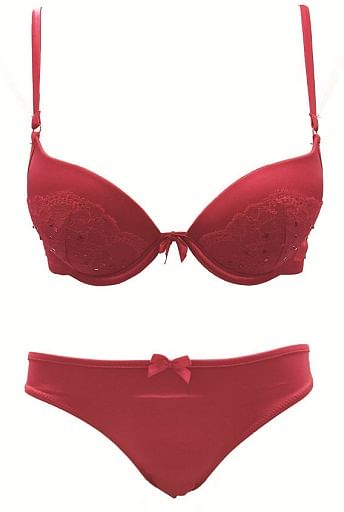 Lipstick, 9 lucky, not tacky, red lingerie looks