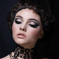 Makeup tutorial How to create the modern smoky eye t.png
