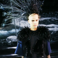 Marc Jacobs' Last Show at Louis Vuitton was an All Black Swan Song -  PurseBlog