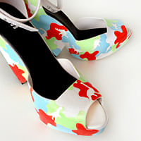 Personalise your Melissa shoes at Dinosaur in My Garden