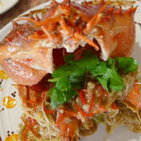 Monster crab seafood_tn200