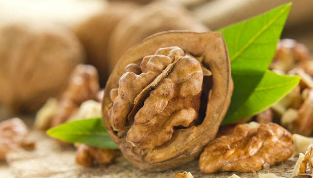 Best food to eat for women health WALNUTS