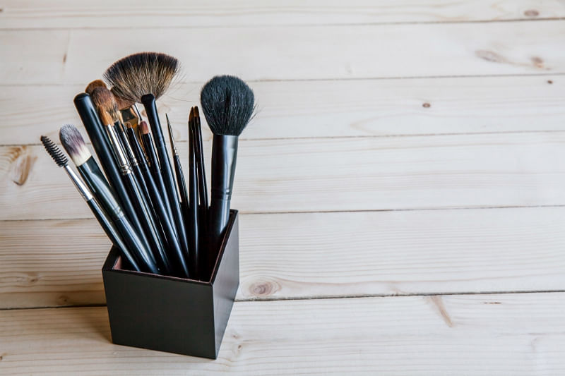 Makeup Brushes And 5 Cleaners