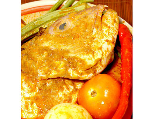 best places to eat in katong and joo chiat - miki snacks - fish head curry