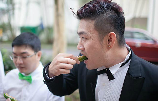 Bridal games that Singapore grooms play