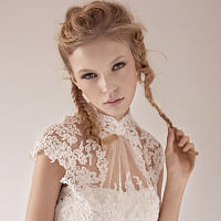 Daring details: 5 dramatic wedding gowns we love_thumbnail