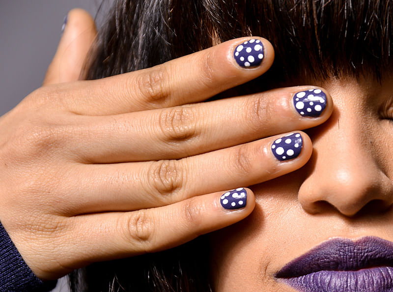 FW 16 nail trends - navy polka dots