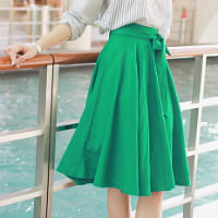 5 K-style tips on wearing green for work and the weekend
