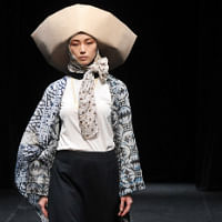 Tradition & modernity at Indonesian fashion show in Tokyo - Her World ...