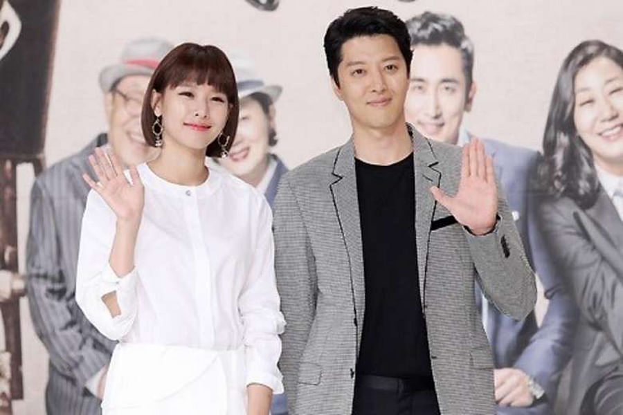 K-drama co-stars Lee Dong Gun and Cho Youn Hee wed after a ...