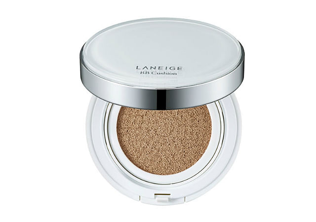 makeup bag must haves touch up on the go cushion compact