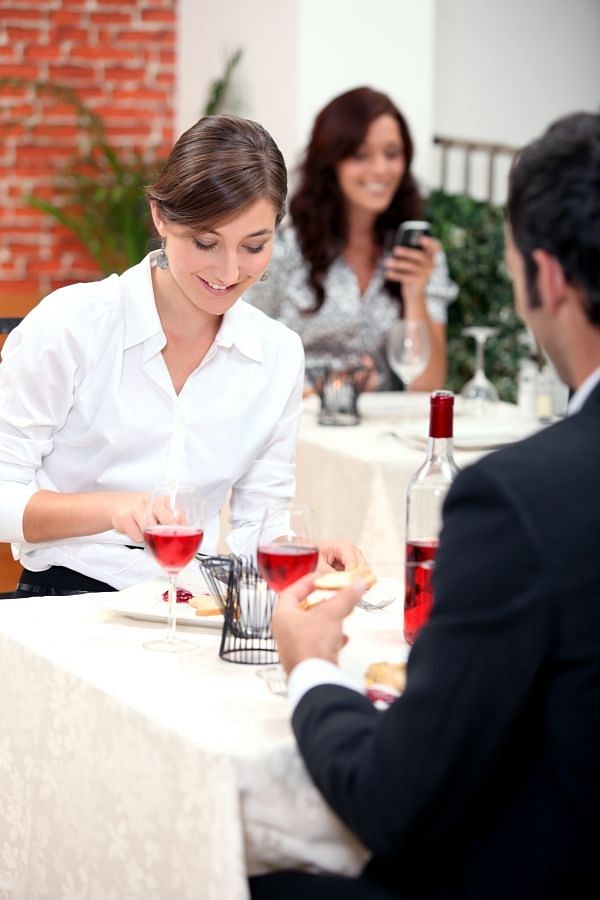 Most men wish women would help pay date tab