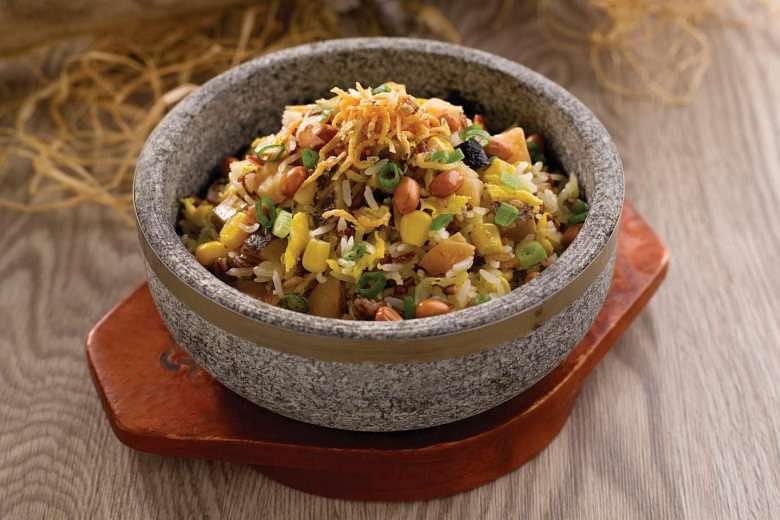 restaurants hawkers that sell brown rice singapore -crystal jade fried mixed grain rice
